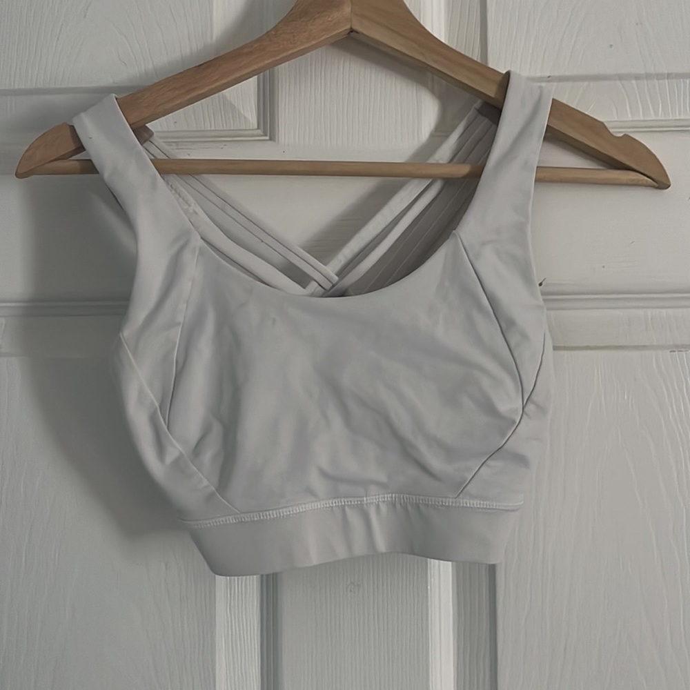 Lululemon Free to be elevated bra size 4